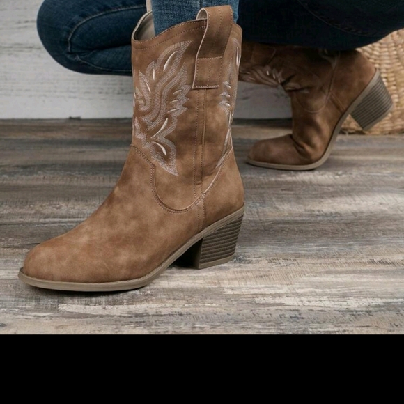 Women's boots - Picture 3 of 3